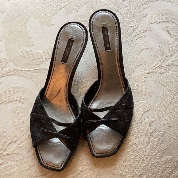 LOUIS VUITTON Black Fabric & Black Patent Mules - Picture 2 of 11